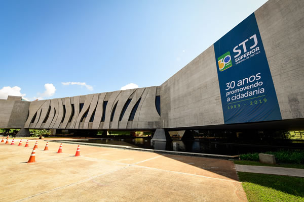 STJ: Herdeira de ex-combatente não pode acumular duas pensões